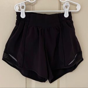 Lululemon Hotty Hot Lined Short 4" (Black Size 2)